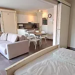 Apartament 1-slaapkamer - Vlak Bij - Inclusief Parkeerplaats *